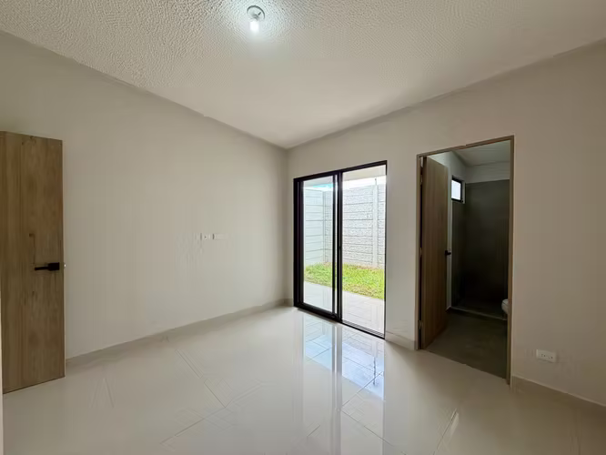 Casa NUEVA alquiler Heredia | Condominio | Patio - Imagen 6