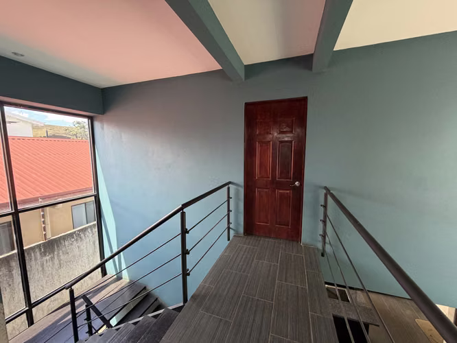 Vendo casa en Guácima, Alajuela, Condominio Villa del Rio, patio amplio, hermosos ventanales - Imagen 14