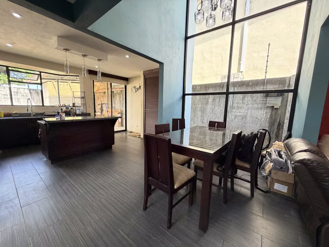 Vendo casa en Guácima, Alajuela, Condominio Villa del Rio, patio amplio, hermosos ventanales - Imagen 19