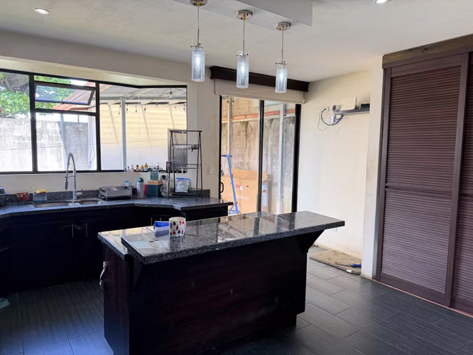 Vendo casa en Guácima, Alajuela, Condominio Villa del Rio, patio amplio, hermosos ventanales - Imagen 10