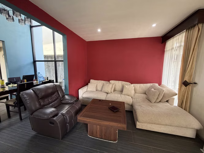 Vendo casa en Guácima, Alajuela, Condominio Villa del Rio, patio amplio, hermosos ventanales - Imagen 11