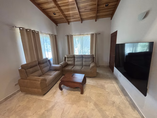 Casa bien terminada en pequeña comunidad privada de Atenas. - Imagen 8