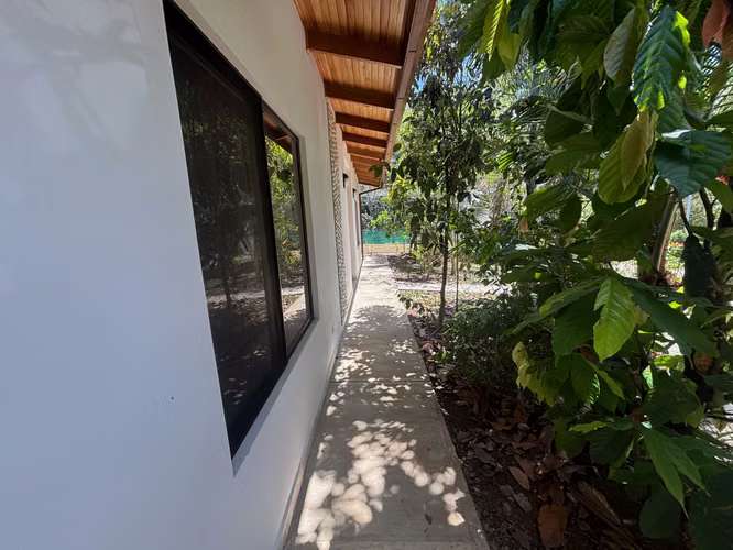 Casa bien terminada en pequeña comunidad privada de Atenas. - Imagen 6