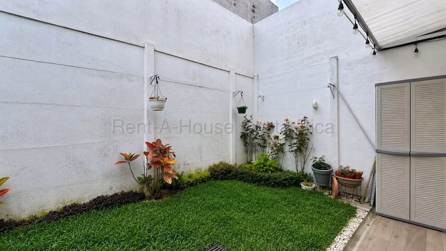 Venta de casa en Residencial Altadena San Rafael Montes de Oca