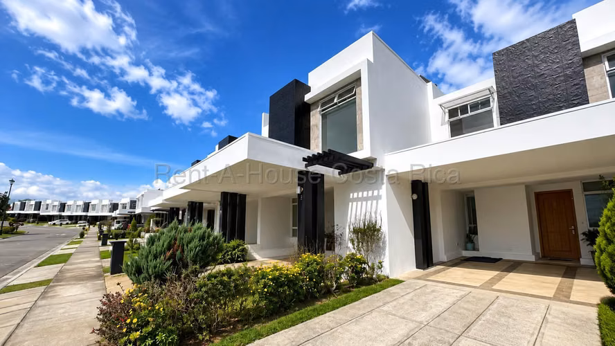 Venta de casa en Residencial Altadena San Rafael Montes de Oca