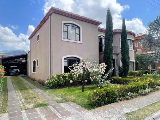 VENTA O ALQUILER CASA EN CONDOMINIO ALBACETE CARTAGO