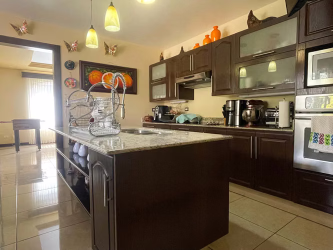 VENTA O ALQUILER CASA EN CONDOMINIO ALBACETE CARTAGO