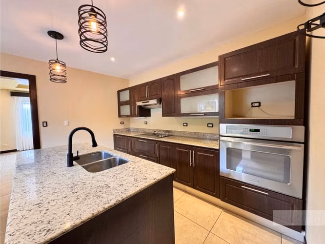 VENTA O ALQUILER CASA EN CONDOMINIO ALBACETE CARTAGO