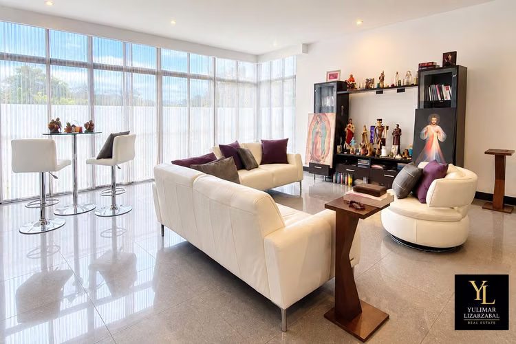 Apartamento Amplio en Venta | 144 m² | Río Oro, Santa Ana