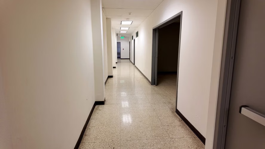 Alquiler Comercial a un costado de la Plaza de la Cultura en San José