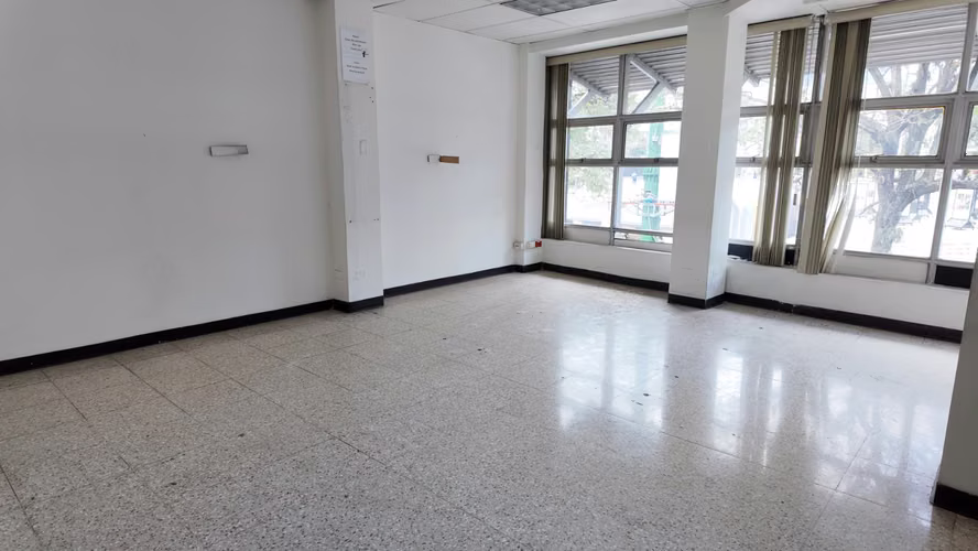 Alquiler Comercial a un costado de la Plaza de la Cultura en San José
