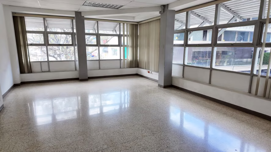 Alquiler Comercial a un costado de la Plaza de la Cultura en San José