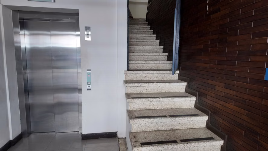 Alquiler Comercial a un costado de la Plaza de la Cultura en San José
