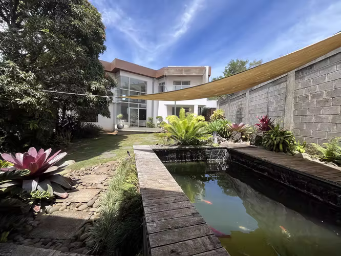 Casa en venta en Ángeles de San Rafael Heredia, elegante casa y amplias zonas verdes