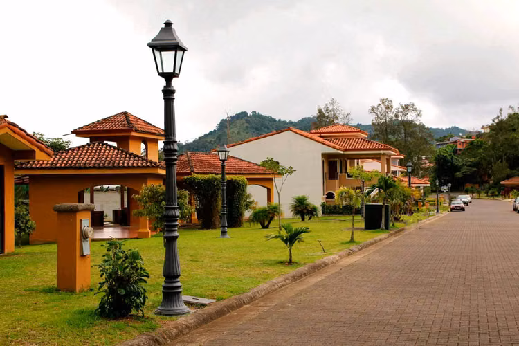 ALQUILER CASA EN CONDOMINIO EN SAN ISIDRO DE CARTAGO