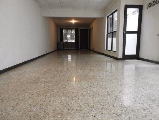 VENDO CASA EN CURRIDABAT. USO DE SUELO MIXTO