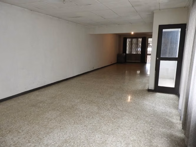 VENDO CASA EN CURRIDABAT. USO DE SUELO MIXTO
