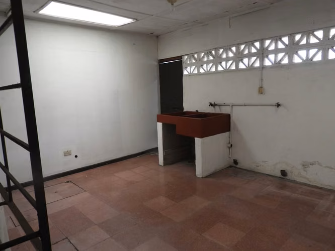 VENDO CASA EN CURRIDABAT. USO DE SUELO MIXTO