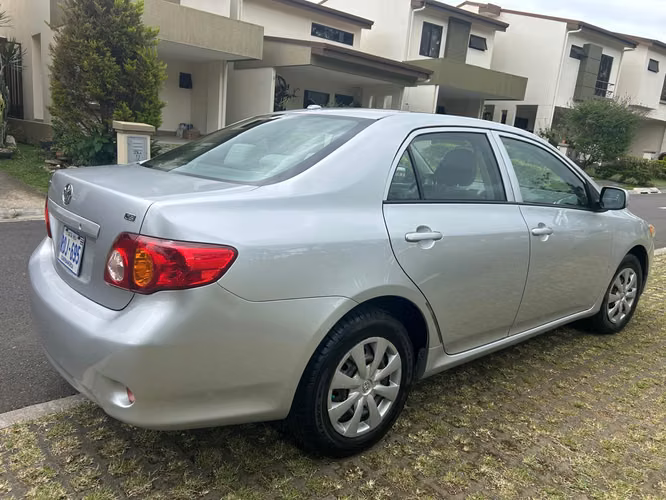 Corolla Versión americana en excelente estado - Imagen 2