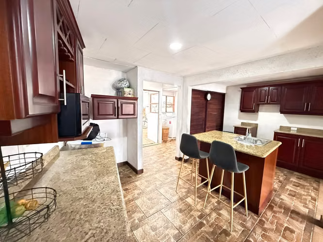 VENDO CASA EN SAN FCO DE DOS RÍOS.