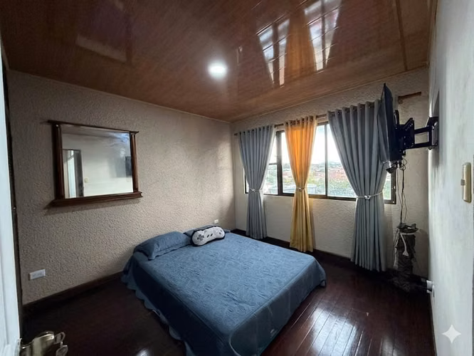 VENDO CASA EN SAN FCO DE DOS RÍOS.