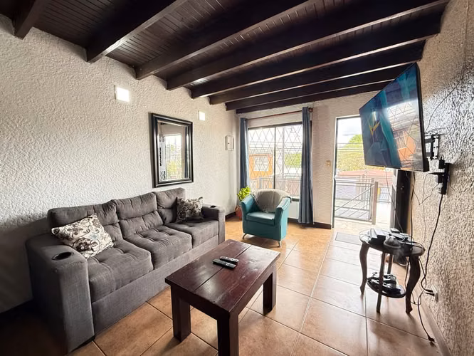VENDO CASA EN SAN FCO DE DOS RÍOS.