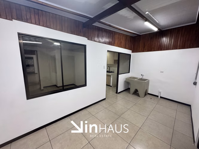 Venta de casa con apartamento en Porvenir de Desamparados -EU