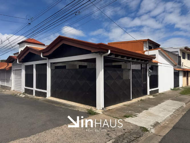 Venta de casa con apartamento en Porvenir de Desamparados -EU