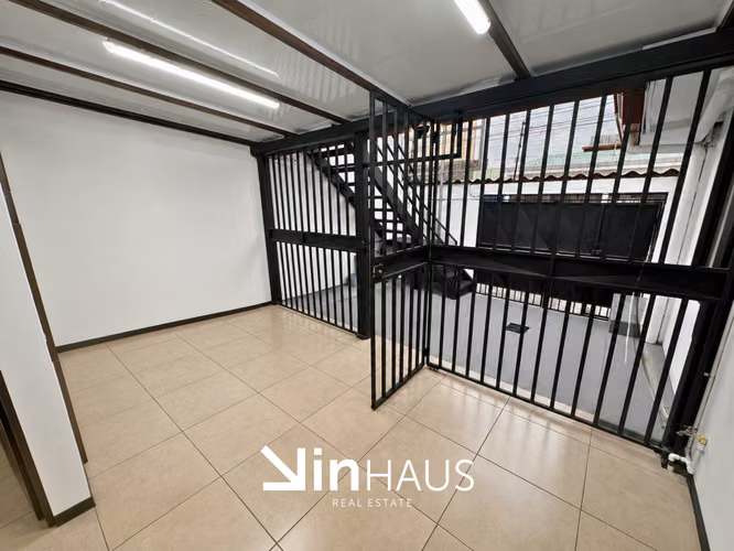 Venta de casa con apartamento en Porvenir de Desamparados -EU
