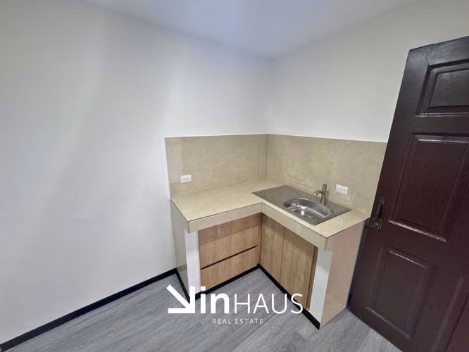 Venta de casa con apartamento en Porvenir de Desamparados -EU