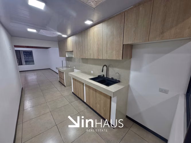Venta de casa con apartamento en Porvenir de Desamparados -EU