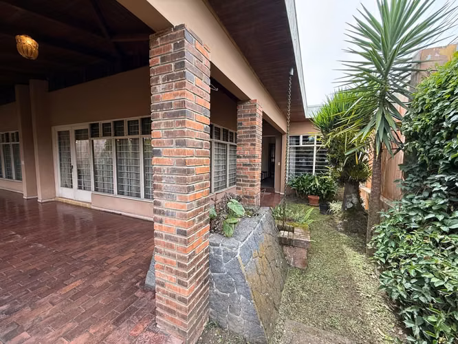 VENDO CASA EN CARTAGO.