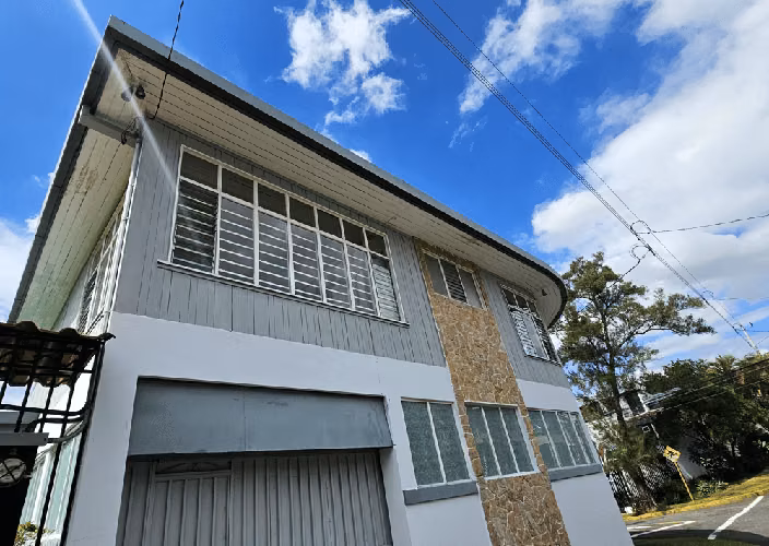 VENDO CASA + APTO EN MONTES DE OCA.