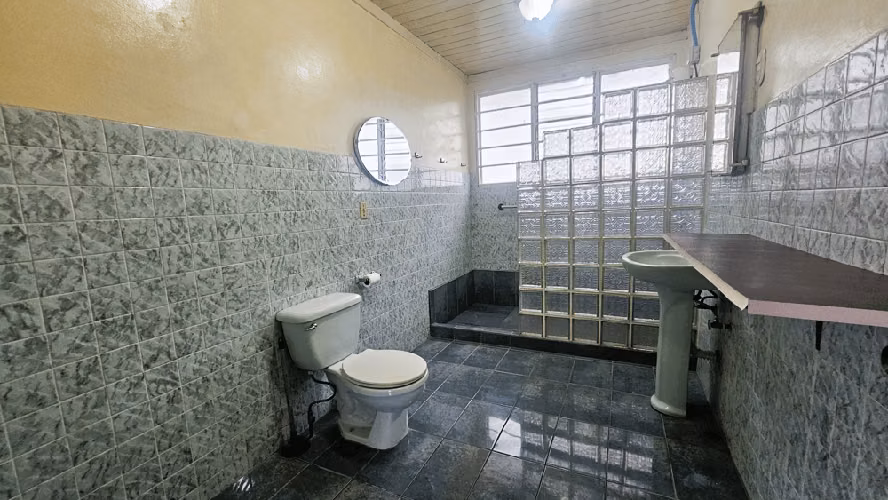 VENDO CASA + APTO EN MONTES DE OCA.