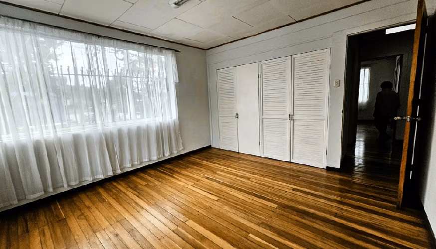 VENDO CASA + APTO EN MONTES DE OCA.