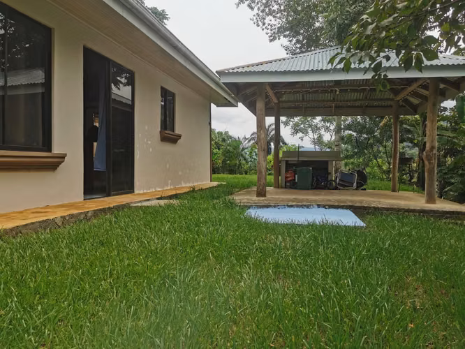 Venta de Casa con amplio Terreno Acosta