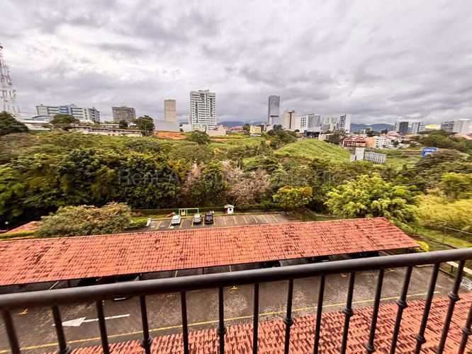 Venta de Apartamento con 3 habitaciones en Uruca, San José