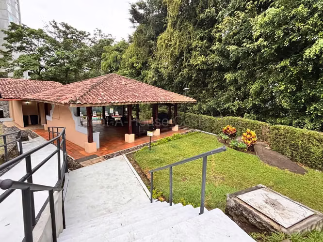 Venta de Apartamento con 3 habitaciones en Uruca, San José