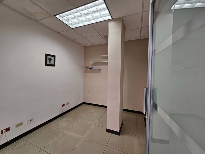 Venta Oficina Excelente Exposición en San Rafael de Escazú, San José