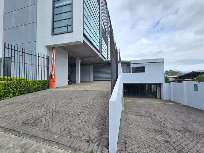 Venta Oficina Excelente Exposición en San Rafael de Escazú, San José