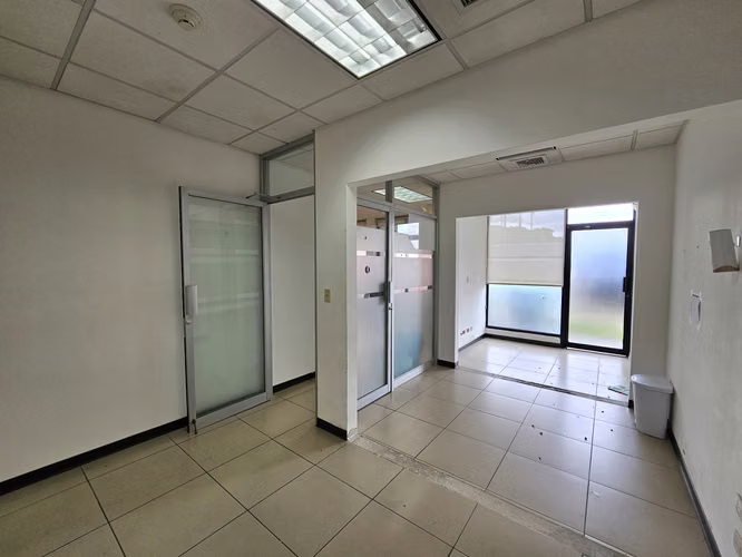 Venta Oficina Excelente Exposición en San Rafael de Escazú, San José