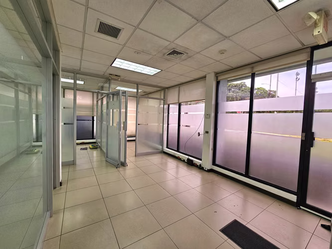 Venta Oficina Excelente Exposición en San Rafael de Escazú, San José