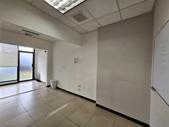 Venta Oficina Excelente Exposición en San Rafael de Escazú, San José