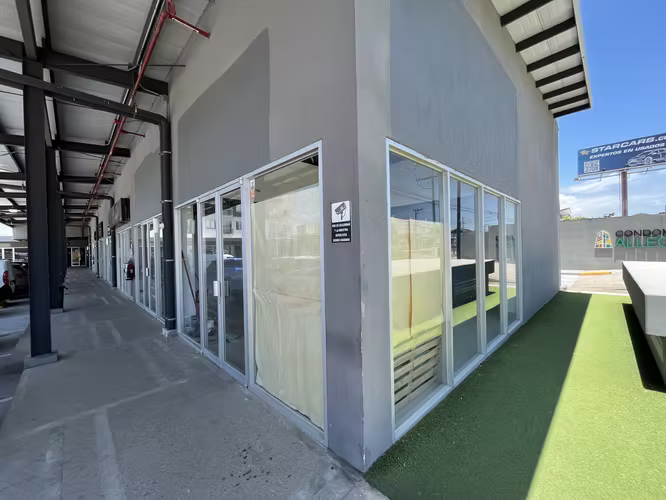 Local comercial en esquina en venta o alquiler | Lagunilla de Heredia | 171 m² EM434