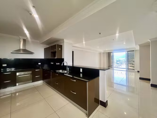 Alquiler de apartamento de 2 habitaciones frente al Parque Metropolitano La Sabana, Sabana Sur