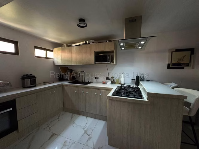 YA.  VENTA Casa amueblada en Santa Ana - Imagen 2