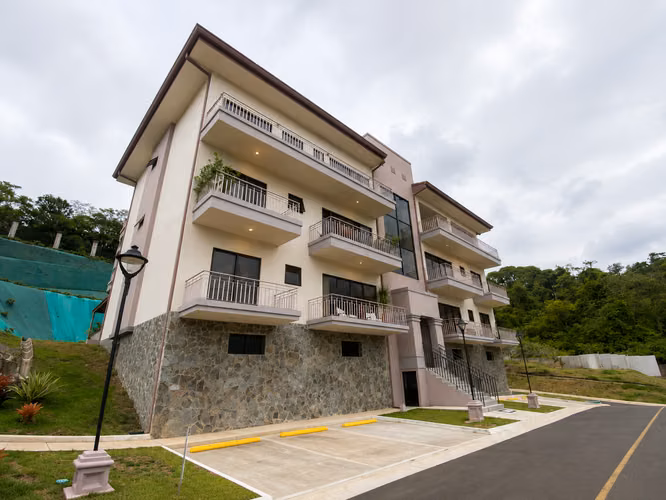 PENTHOUSE EN VENTA EN SANTA ANA, VISTA AL VALLE*