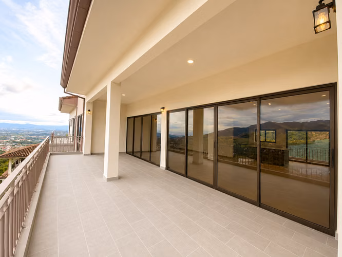 PENTHOUSE EN VENTA EN SANTA ANA, VISTA AL VALLE*
