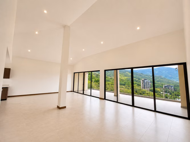 PENTHOUSE EN VENTA EN SANTA ANA, VISTA AL VALLE*