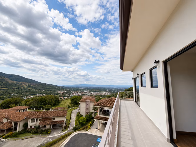 PENTHOUSE EN VENTA EN SANTA ANA, VISTA AL VALLE*